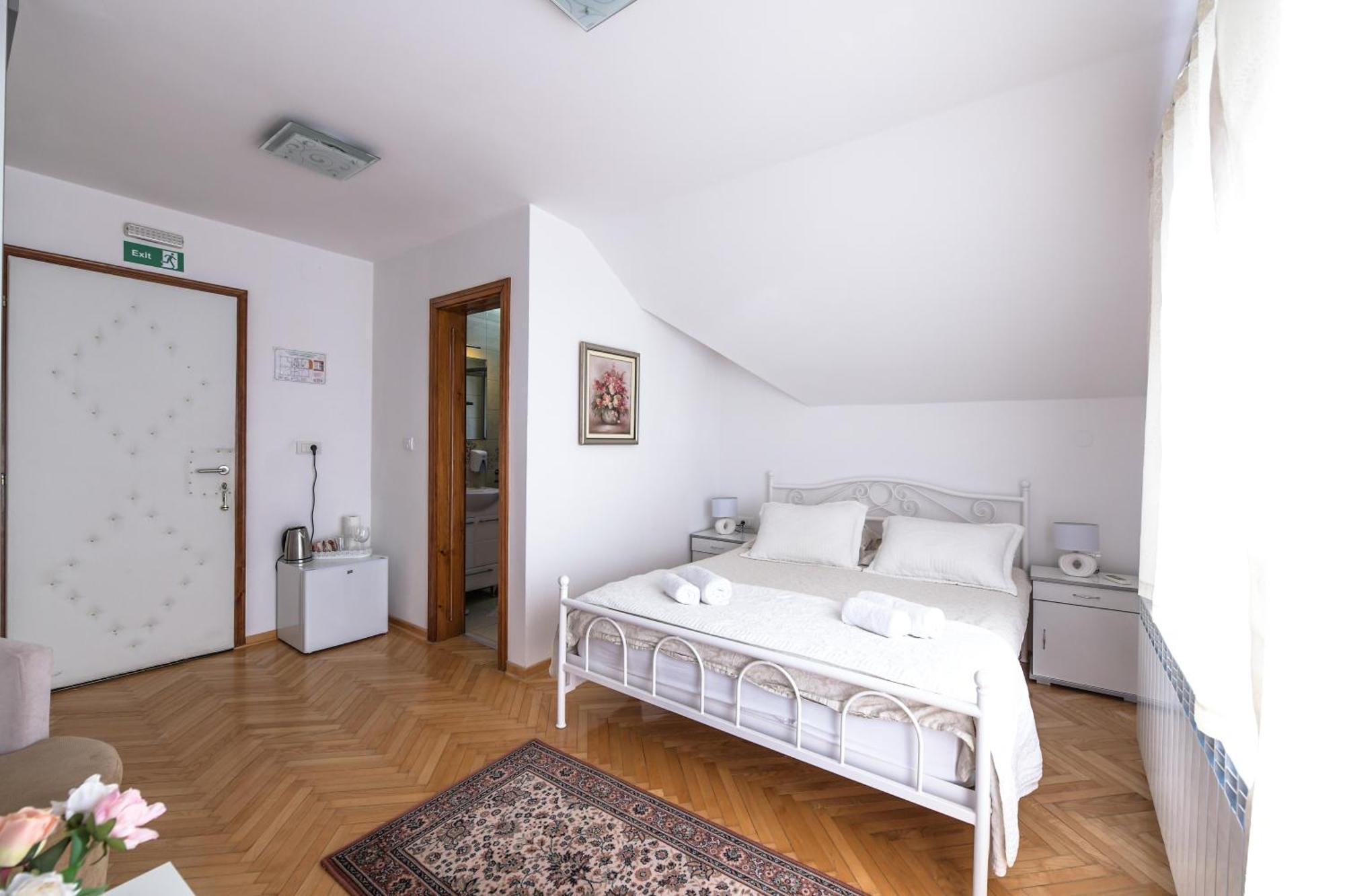 Suncani Breg Apartments Vrdnik Pokoj fotografie